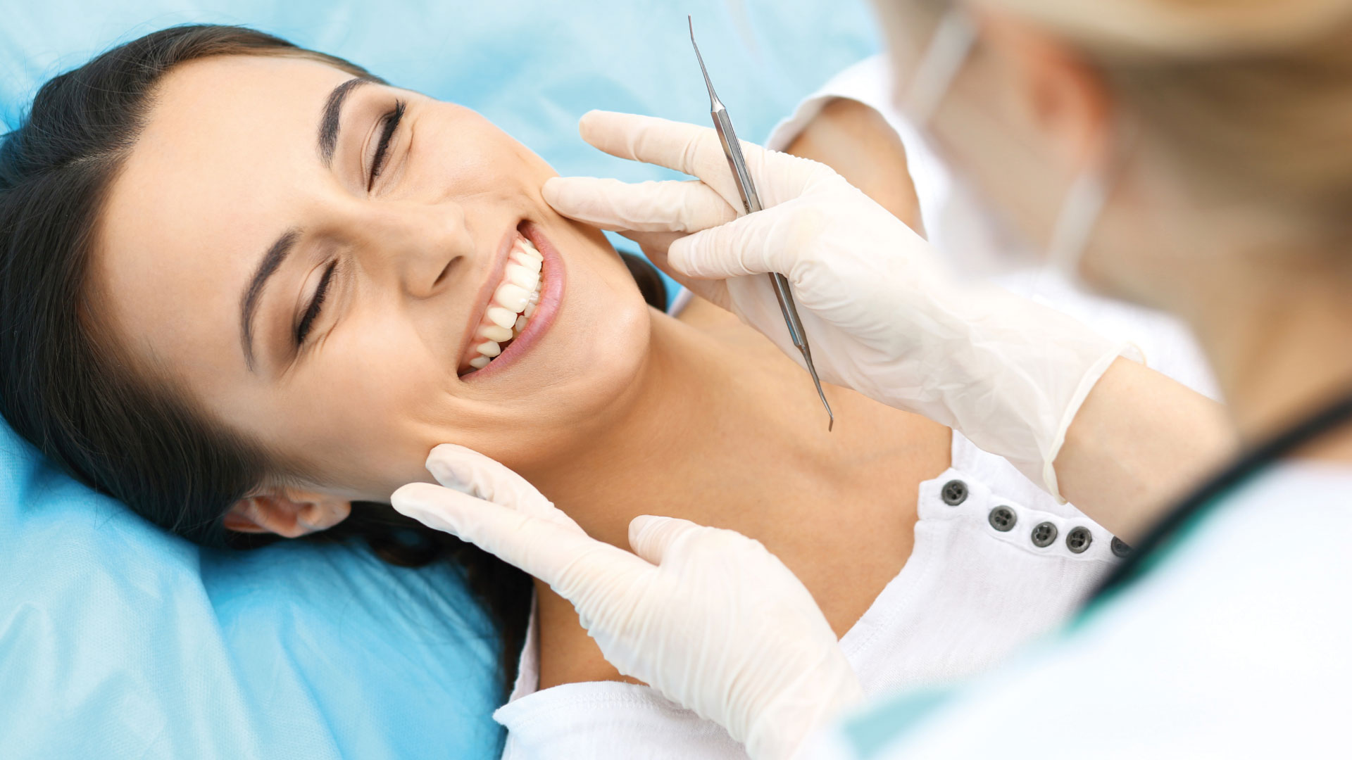20251025-01-01 - Dr. Lenia Efthymiou A smiling and relaxed patient receives a careful oral examination from a qualified professional at Dr. Lenia's Dental Surgery, highlighting the importance of oral cancer early diagnosis. The image reflects our commitment to ensuring a serene experience for your oral health.